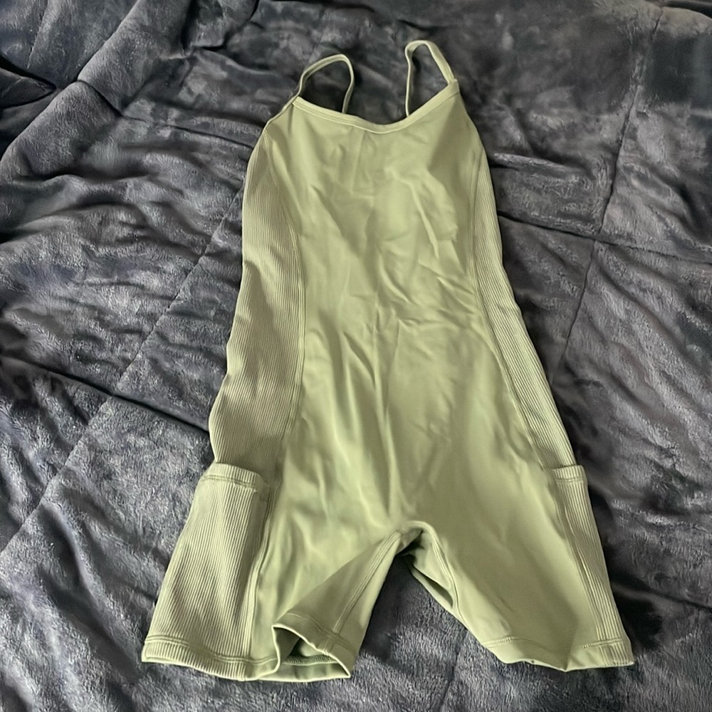 Formfitting, one piece